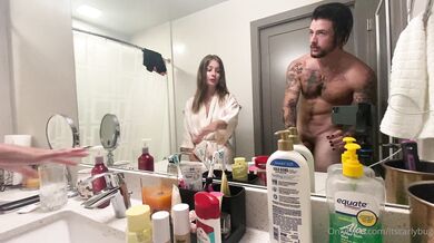 Lavynderrain, Itscarlybug, Passionate Sex In Messy Bathroom Onlyfans Video Leaked