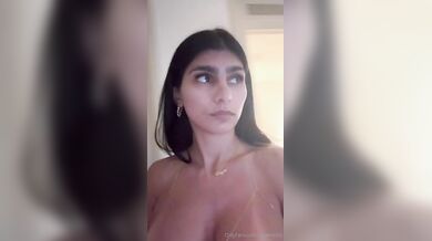 Mia Khalifa, Arab Model With Big Tits Smoking On Balcony Onlyfans Video Leaked