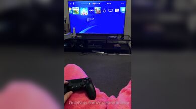 Maeandhudson, Girlfriend Interrupts Gamer For A Blowjob Onlyfans Video Leaked