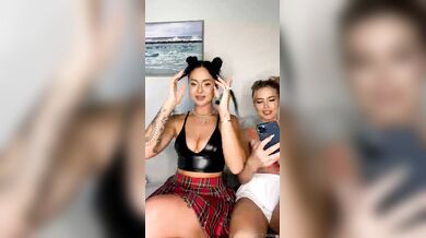 Sweetvenom, Two Lesbian Babes Naughty Play On Livestream Onlyfans Video Leaked