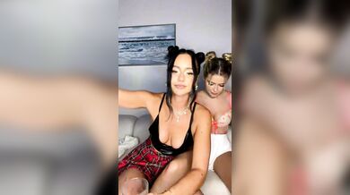 Sweetvenom, Two Lesbian Babes Naughty Play On Livestream Onlyfans Video Leaked