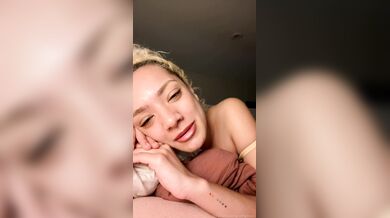 Omg_Zada, Teasing Her Naked Pussy Before Bed Onlyfans Video Leaked
