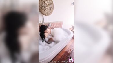 June Liu, Soapy Blowjob In The Bathtub Onlyfans Video Leaked