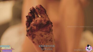 June Liu, Stepping On Chocolate Pie And Pussy Tease Onlyfans Video Leaked