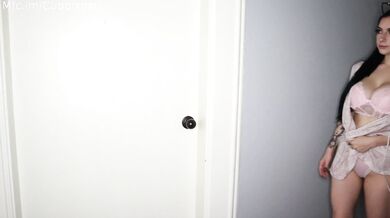 Cubbi Thompson, Lesbian Girls Buttplug Play Onlyfans Video Leaked