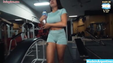 Pau rojas follando en el gimnasio