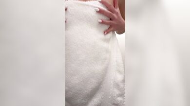 Lina Belfiore, Bath Towel Oopsies Onlyfans Video Leaked