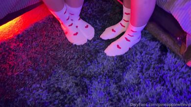 Pineapplewife, Bella Ohara, Two Hotwives In Pajamas Sharing A Facial Onlyfans Video Leaked