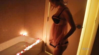 Lily Ivy, Valentines Day Candle Light Bathtub Fuck Onlyfans Video Leaked