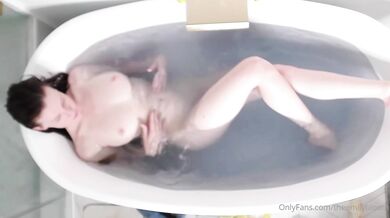 Emily Bloom, Getting Wet and Horny in Bathtub