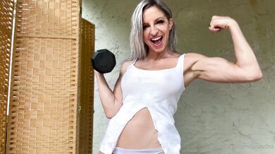 Lora Cross, Oiled-Up Muscular Milf Striptease And Exercise Onlyfans Video Leaked