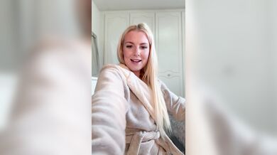 Emily Walters, Hot Blonde Babe Sexy Outfit Try-On-Haul Onlyfans Video Leaked