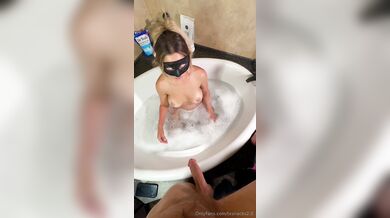 Txsnacks - Bathtub blowjob with facial