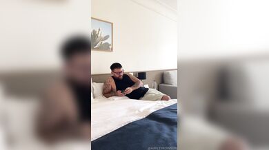 Hayleyquinnxx, Hooking Up With Two Studs In Hotel Room Onlyfans Video Leaked