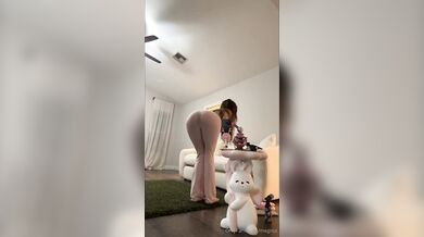 Megnutt02, Teasing Her Huge Ass At Home Onlyfans Video Leaked