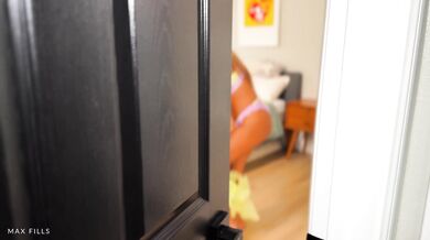 Luna Colombiana, Max Fills, Catching My Young Colombian Step-Mom Changing Onlyfans Video Leaked