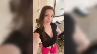 Anniebella69, Squirting Her Pee All Over The Living Room Onlyfans Video Leaked