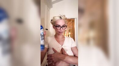 Lindsey Pelas, Blonde Bimbo On Livestream Whipped Cream Tease Onlyfans Video Leaked