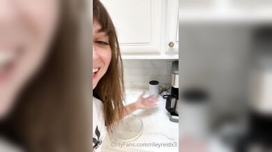 Riley Reid, Dancing In Her Playboy T-Shirt Onlyfans Video Leaked