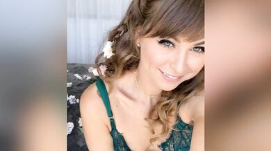 Riley Reid, Fucking A White Dildo In Her Green Lingerie Onlyfans Video Leaked