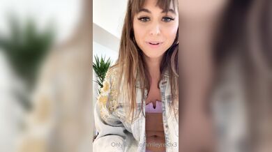 Riley Reid, Stripping Into Her Lingerie On Livestream Onlyfans Video Leaked