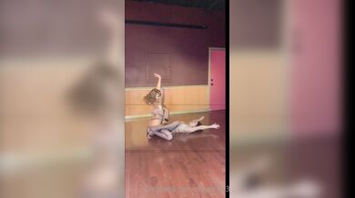 Riley Reid, Two Vintage Ladies Teasing In Their High Heels Onlyfans Video Leaked