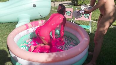 Riley Reid, Two Lesbian Chicks Slimey Paint Play In The Pool Onlyfans Video Leaked