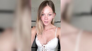 Sammmnextdoor, Hot Wife Teasing Her Sweaty Armpits Onlyfans Video Leaked