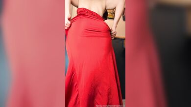 MissDreamzxxx - A Stool oversized anal beads and a good fisting