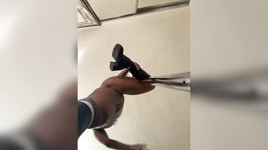 Niykiiinamaste, Hawaiian Asian Girl Teasing Her Naked Pussy On The Pole Onlyfans Video Leaked