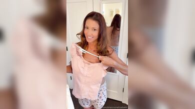 Shannon Elizabeth, Toplease Try-On-Haul Teasing With Mirror Onlyfans Video Leaked
