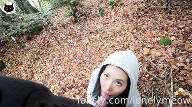 Lonelymeow, Asian Chick Fucking In Nature Under The Autumn Leaves Onlyfans Video Leaked