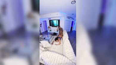 Itsscinnamon, Touchmoney.V, Hot Ebony Babe Fucking A Bbc On The Couch Onlyfans Video Leaked