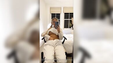 Lillian Phillips, Blonde British Slut Squirting All Over The Mirror Onlyfans Video Leaked