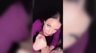 Angela White, Blowjob In The Hallway Late At Night Onlyfans Video Leaked