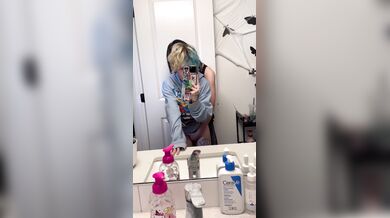 Quarlx, Standing Fingering Masturbation By Her Girlfriend In The Mirror Onlyfans Video Leaked