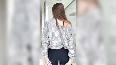 Sophieraiin, Flashing Her Big Ass In The Bathroom Onlyfans Video Leaked