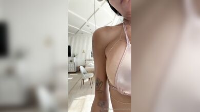 Mia Khalifa, Hot Arab Model Sexy Bathing In The Tub Onlyfans Video Leaked