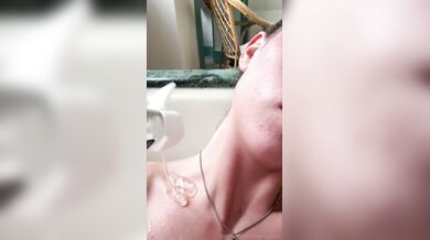 Anna Malygon, Teasing Her Soapy Naked Body In The Bathtub Onlyfans Video Leaked
