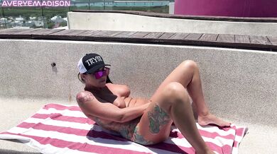 Averyemadison, Horny Babe Masturbating On The Sunny Rooftop Onlyfans Video Leaked