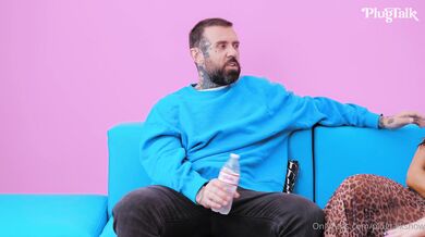 Nia Bleu, Plugtalk, Thick Slut In Latex Ffm Threesome On The Couch Onlyfans Video Leaked
