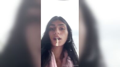 Mia Khalifa, Bathtub Wet Chat With Fans Onlyfans Video Leaked