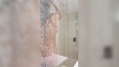Mia Khalifa, Bathtub Wet Chat With Fans Onlyfans Video Leaked