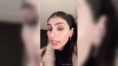 Mia Khalifa, Naked Teasing In Paris Hotel Onlyfans Video Leaked