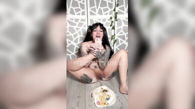 Scoutyuna, Stepping And Sitting On Cake Onlyfans Video Leaked