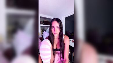 Izzy Green, Camgirl With Huge Breasts Teasing On Camshow Onlyfans Video Leaked