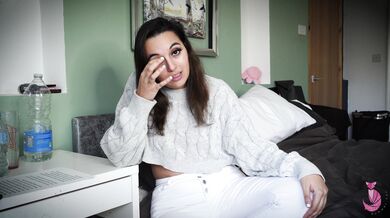 Summer Fox, Camgirl Peeing In Her Pants For Her Fans Onlyfans Video Leaked