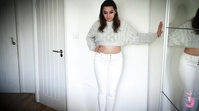 Summer Fox, Camgirl Peeing In Her Pants For Her Fans Onlyfans Video Leaked