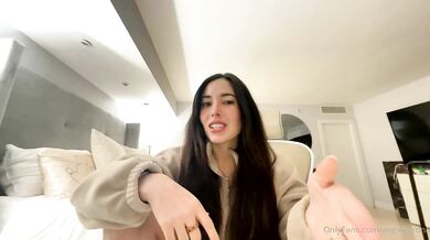 Angie Varona, Flashing Her Naked Ass In The Living Room Onlyfans Video Leaked