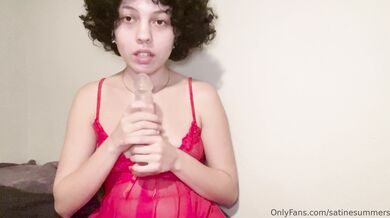 Satine Summers, Jerking Off A Huge Clear Dildo Onlyfans Video Leaked